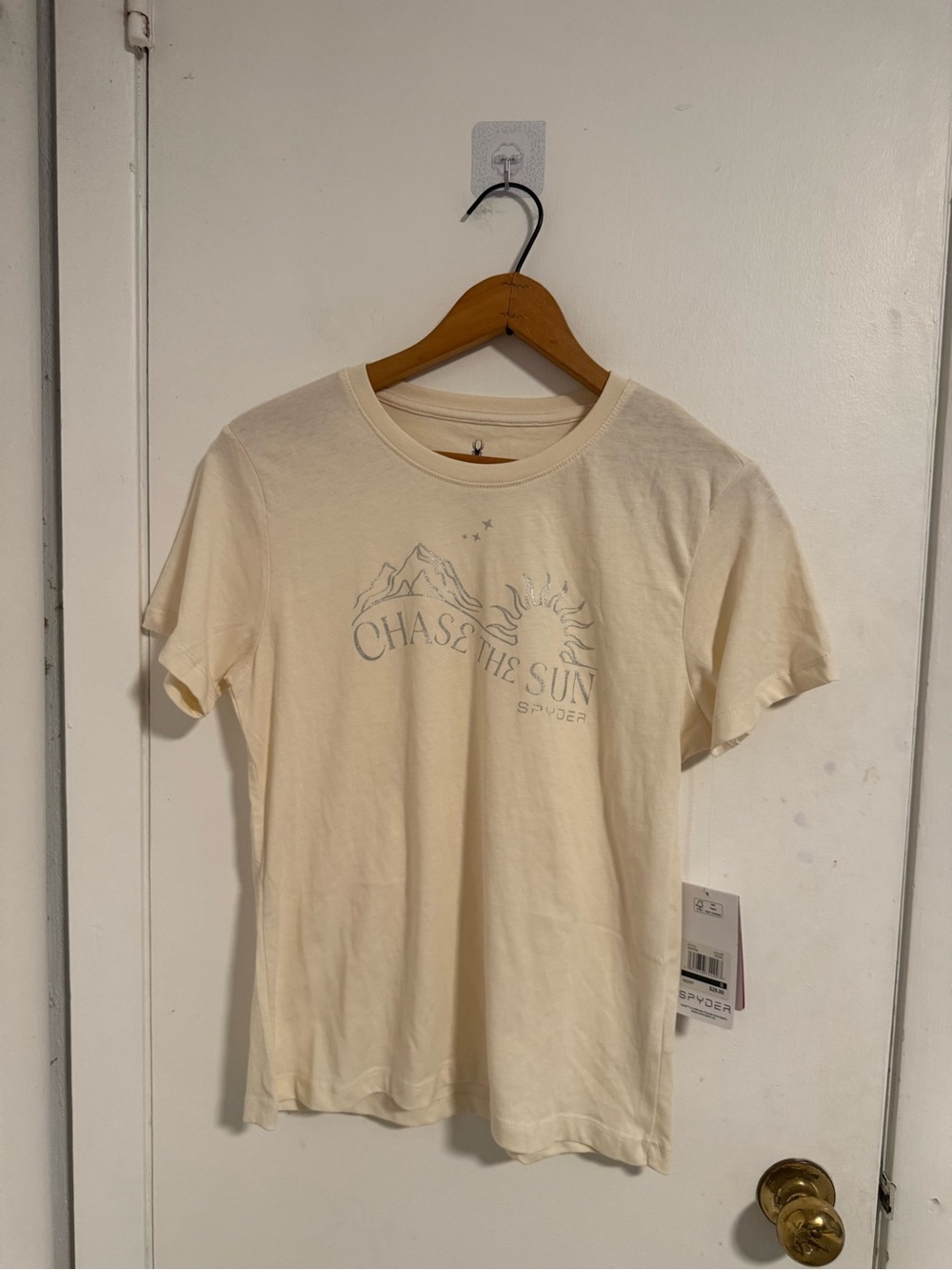 Size small| Women's Spyder Cream 'Chase The Sun' Graphic Crewneck Tee NWT
